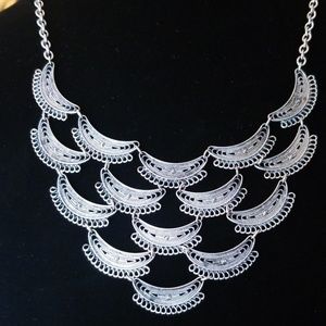 SimplyNova Silver Neckline‎